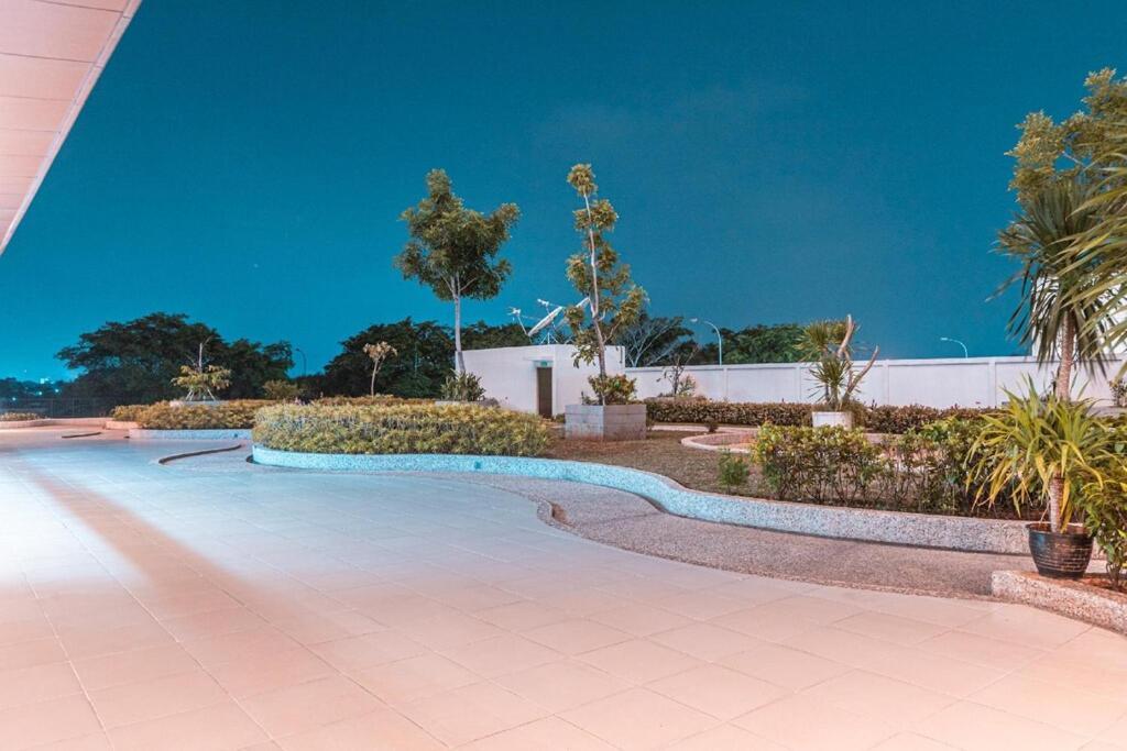 Azalea Suites Cikarang By Jayakarta Group Exterior foto